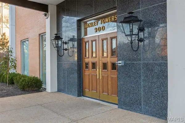 900 S Hanley Road #11B, Clayton, MO 63105