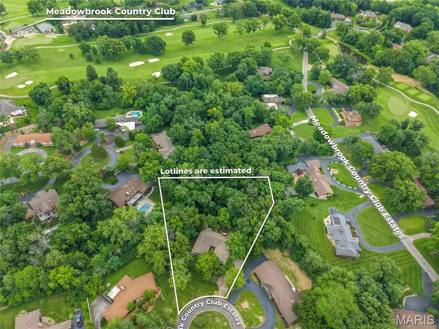 16 Meadowbrook Country Club Estate, Ballwin, MO 63011 - #2