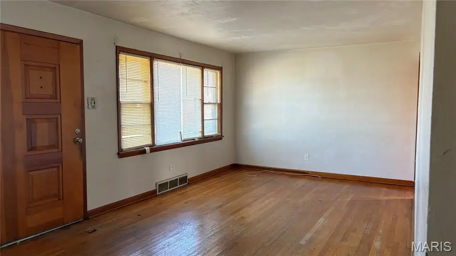 9481 Adler Avenue, Saint Louis, MO 63137 - Image #2