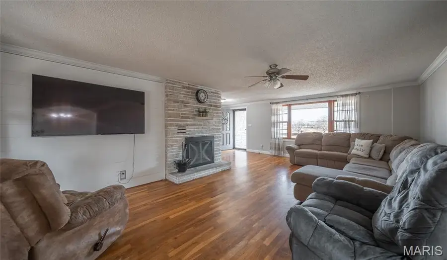 374 Eisenhower Street, Doolittle, MO 65401 - #3