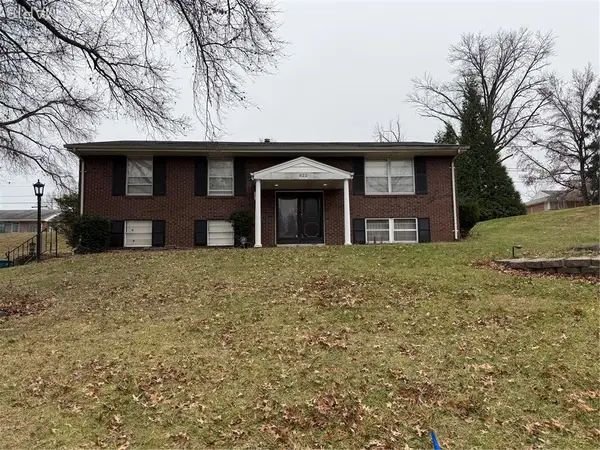 822 Coach N 6 Court, St Louis, MO 63137