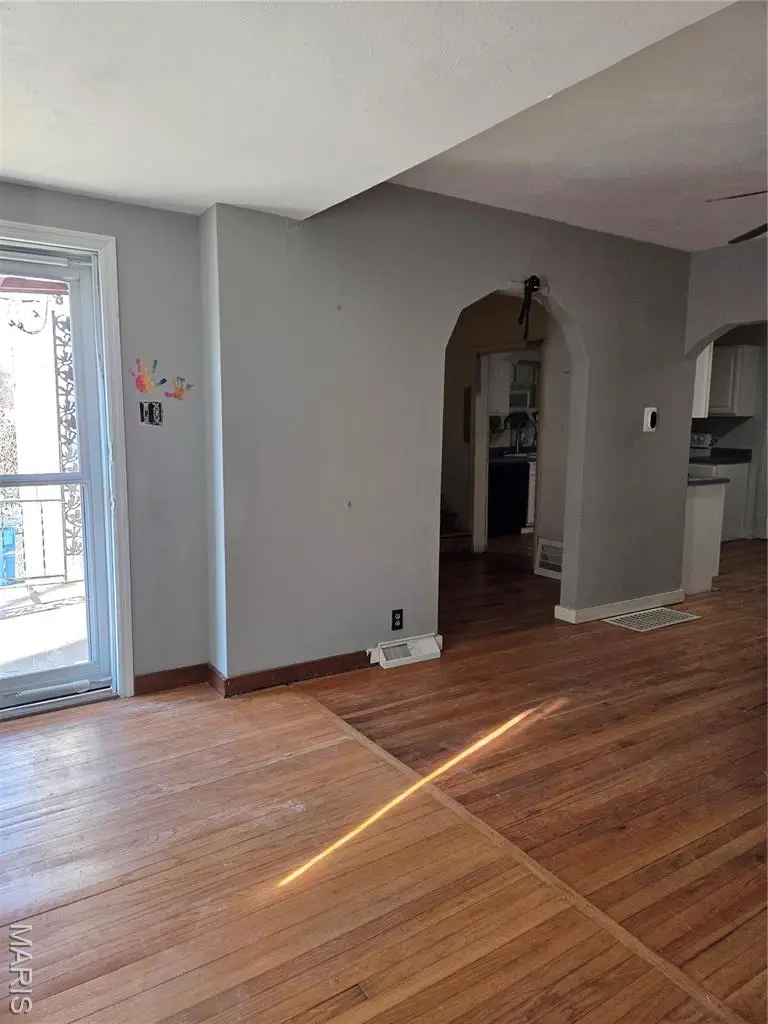 9741 Trescott Avenue, Saint Louis, MO 63114 - Image #3