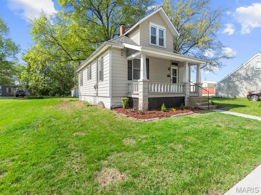 210 E Laurel Street, Millstadt, IL 62260 - #2