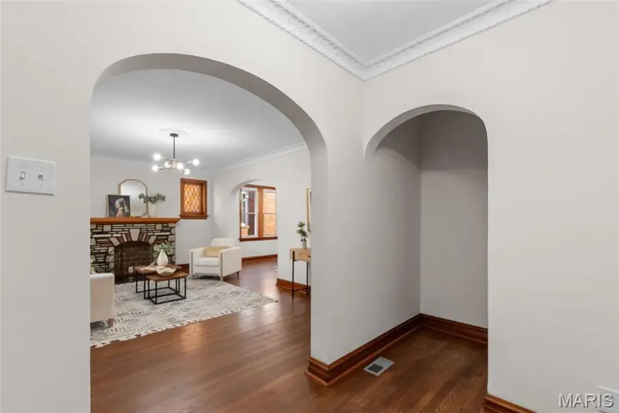 5410 Tholozan Avenue, Saint Louis, MO 63109 - Image #3