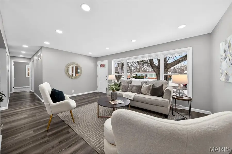 12 Thackery Court, Florissant, MO 63031 - #2