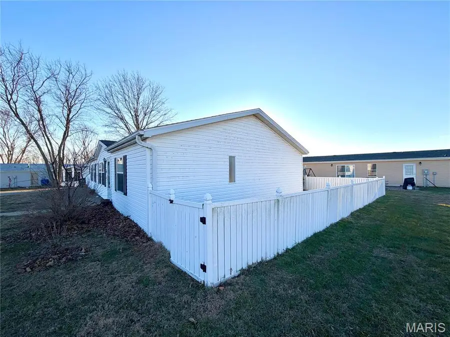 11274 Branding Stone Drive, Lebanon, IL 62254 - Image #2