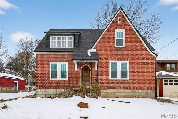 221 N Benton Avenue, St Charles, MO 63301