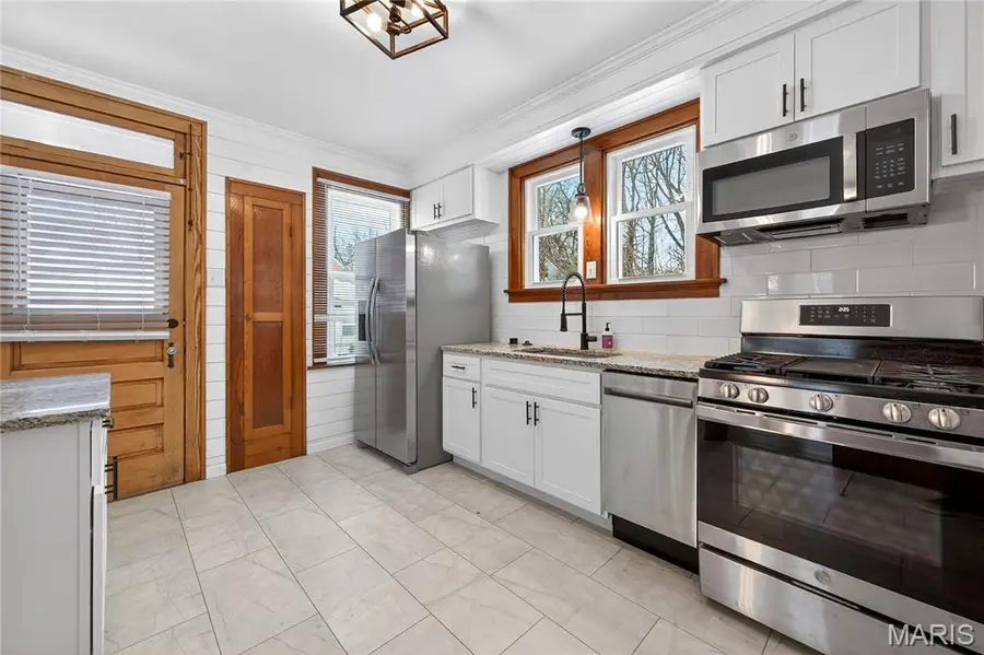 221 N Benton Avenue, Saint Charles, MO 63301 - Image #3