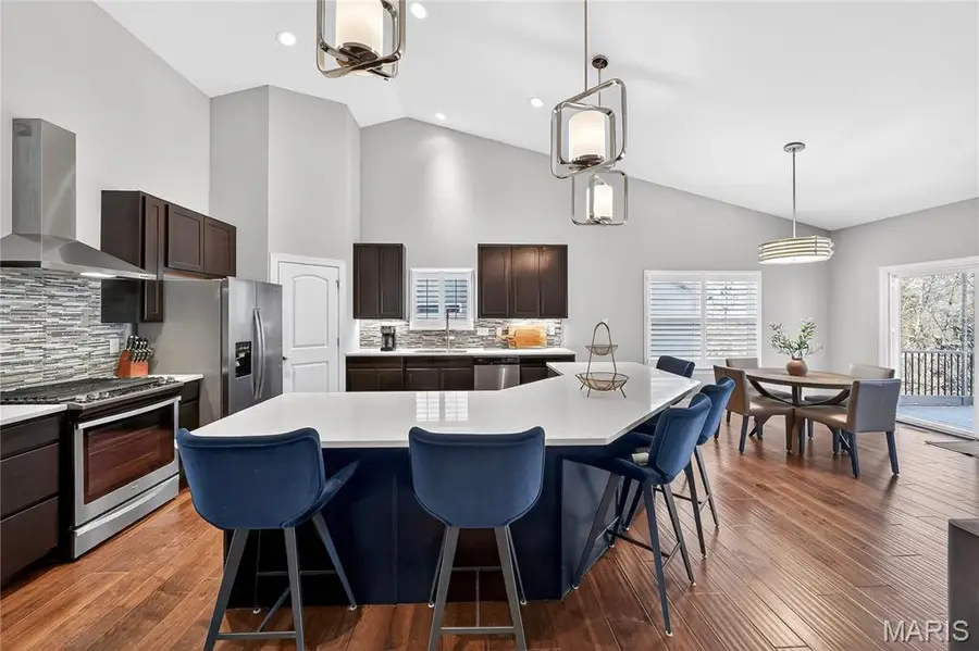 956 Ridgepointe Place Circle, Lake Saint Louis, MO 63367 - Image #3