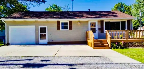 207 E High Street, Troy, IL 62294