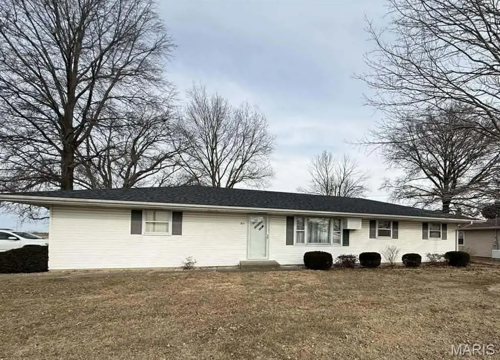 511 W 3rd Street, Saint Peter, IL 62880 - Image #1