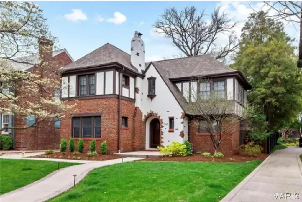 7133 Washington Avenue, University City, MO 63130 - #1