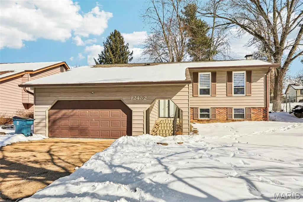 12462 Sandycreek Lane, Florissant, MO 63033 - Image #1