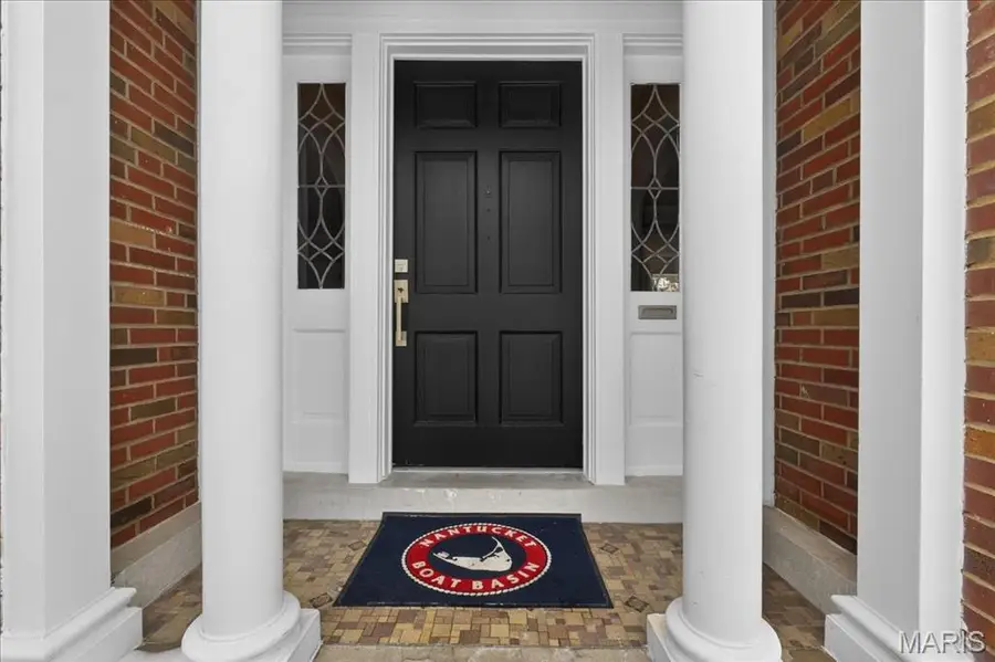 7736 Davis Drive, Saint Louis, MO 63105 - #3