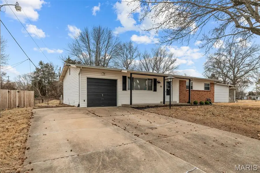 775 Sherwood Drive, Florissant, MO 63031 - #2