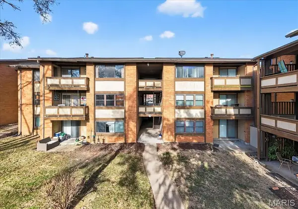 3 Fairways Circle #J, St Charles, MO 63303