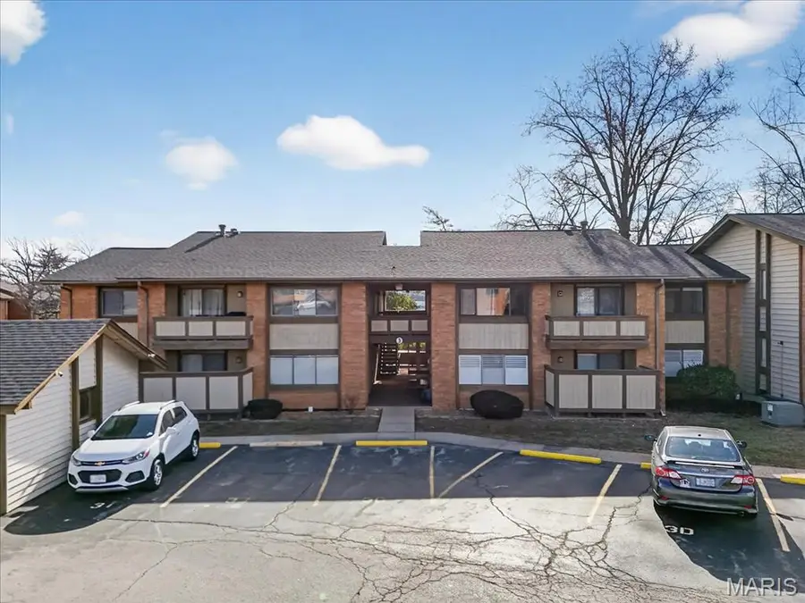 3 Fairways Circle #J, Saint Charles, MO 63303 - #2