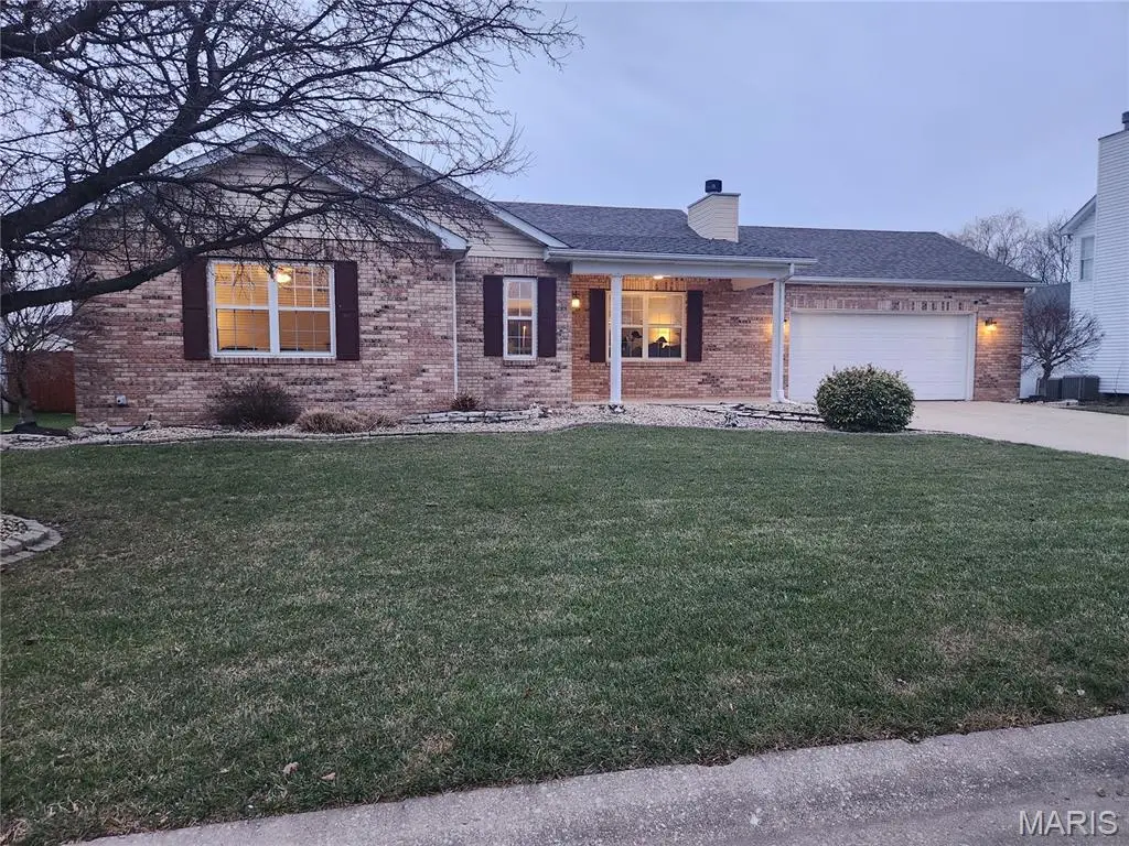 130 Emerald Way East, Granite City, IL 62040 - Image #1