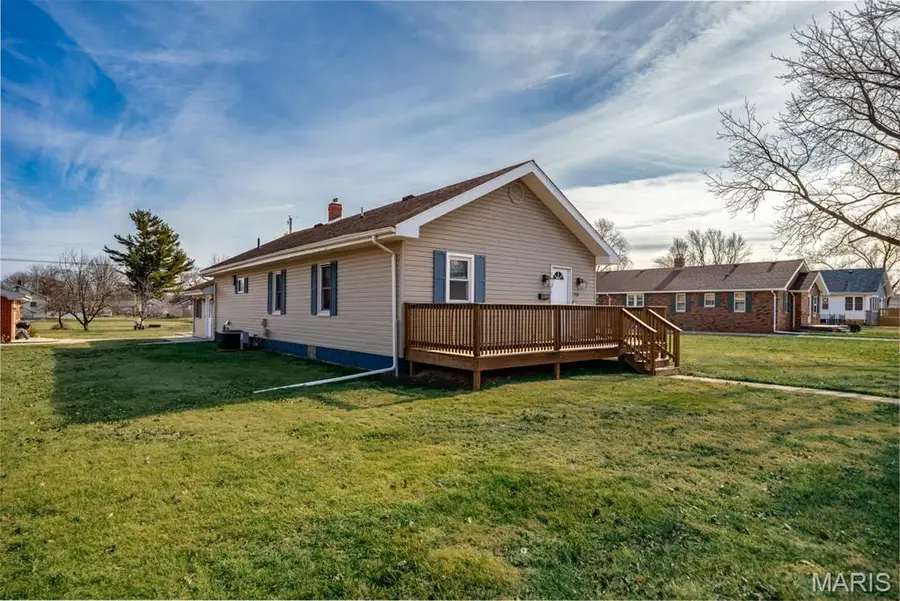 713 N Macoupin Street, Gillespie, IL 62033 - Image #2