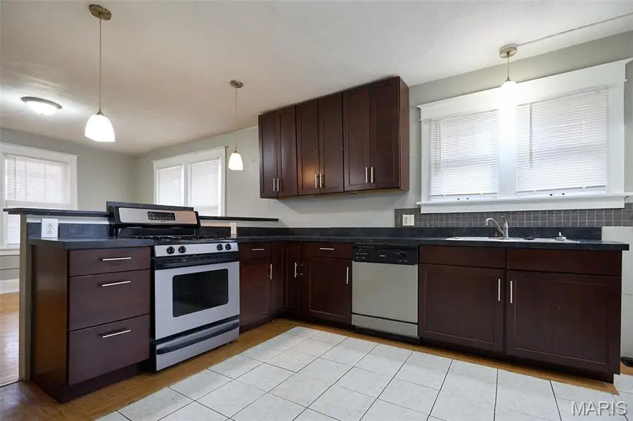 9038 Tudor Avenue, Saint Louis, MO 63114 - #3