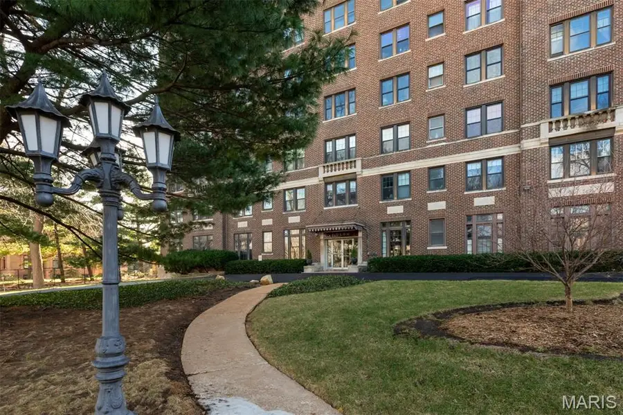 3438 Russell Boulevard #604, Saint Louis, MO 63104 - #2