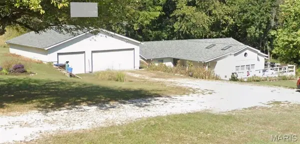 389 Highway Y, Winfield, MO 63389