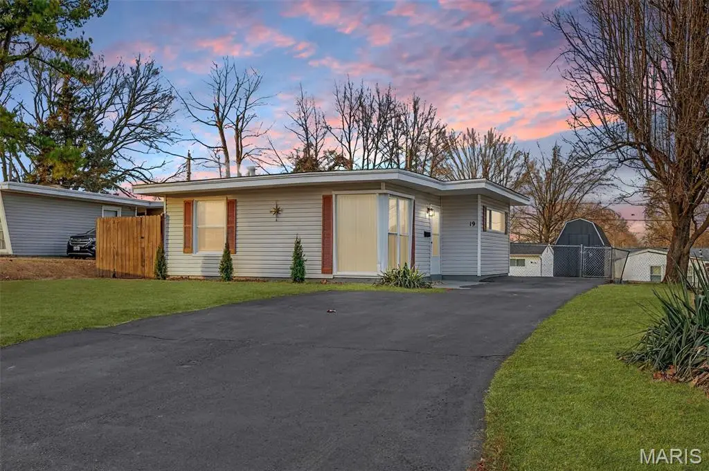 19 Marquette Drive, Florissant, MO 63031 - Image #1