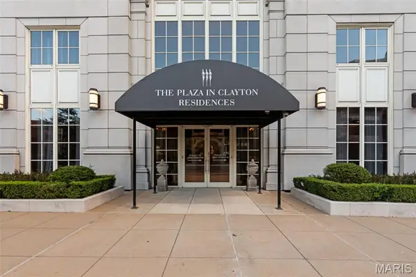 150 Carondelet Plaza #1701, Clayton, MO 63105