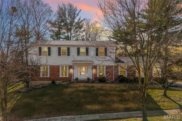 13258 Fairoyal Drive, Des Peres, MO 63131