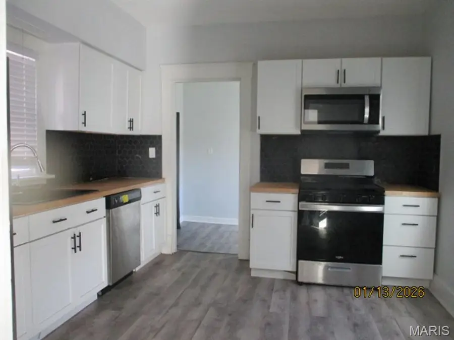 20 S 17th Street, Belleville, IL 62226 - #3