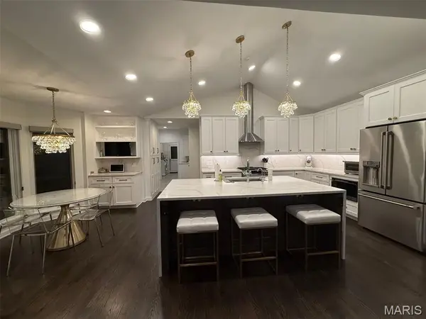 70 E Ladue Estates Drive, Creve Coeur, MO 63141