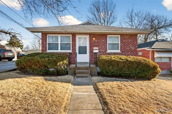 4509 Holly Hills Avenue, St Louis, MO 63116