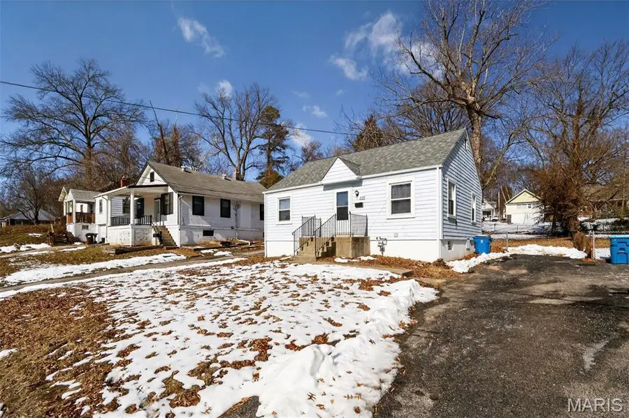 405 Estelle Avenue, Ferguson, MO 63135 - #3