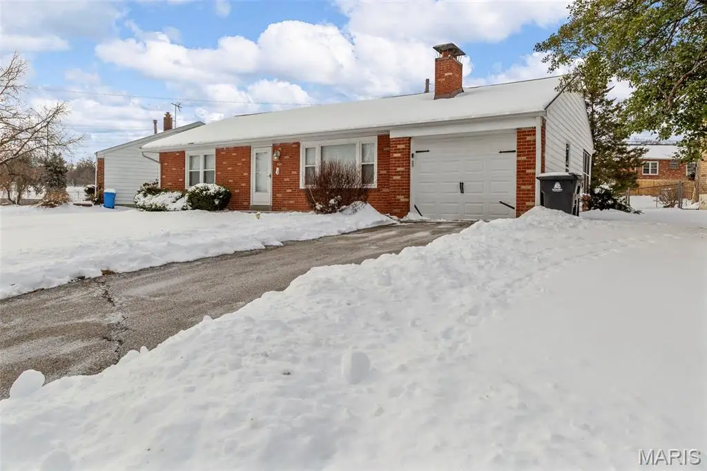 5 Santa Cruz Drive, Florissant, MO 63031 - Image #1