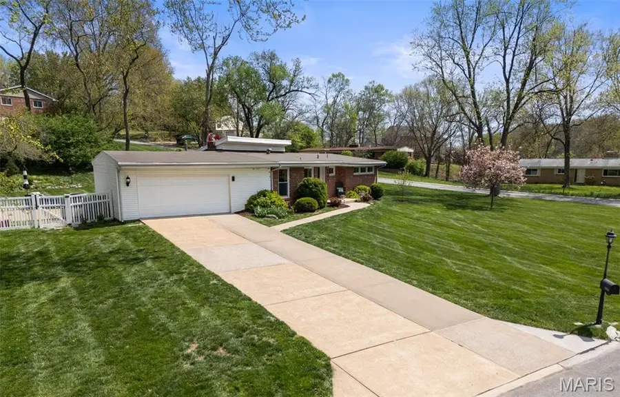 4901 Saint Gemme Lane, Saint Louis, MO 63128 - #3