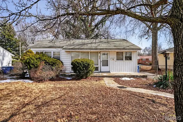 860 Saint Brendan Lane, Florissant, MO 63031