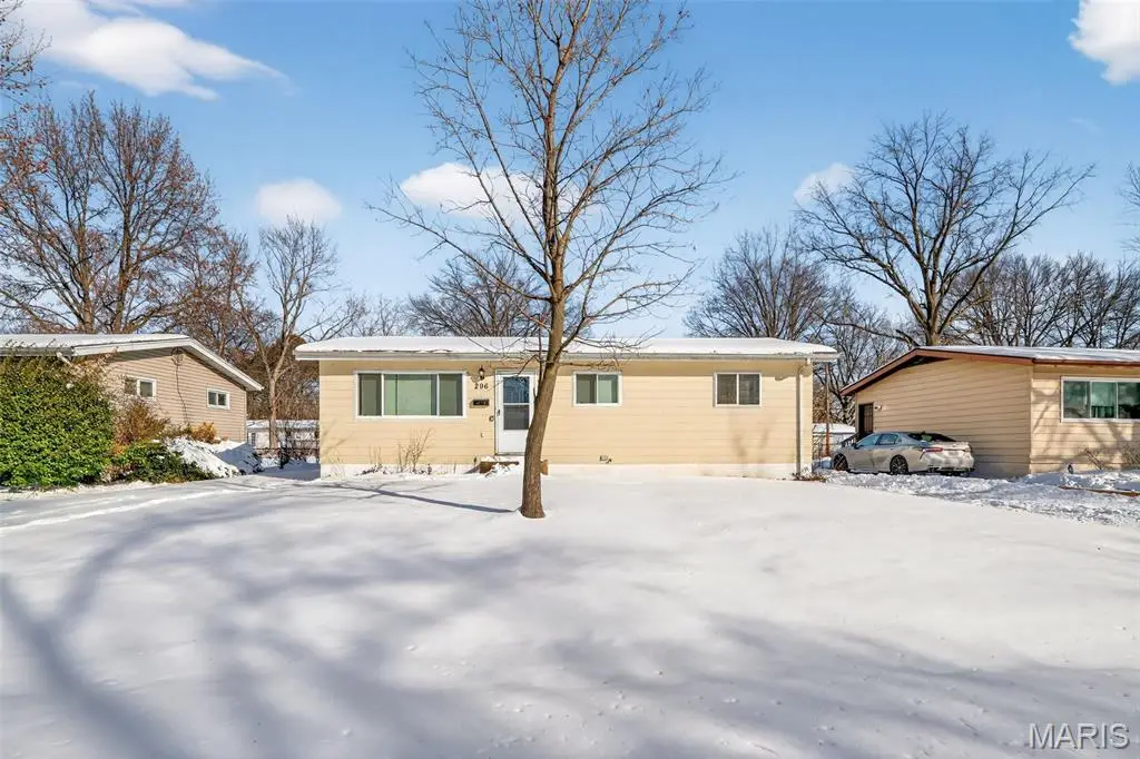 296 Meadowcrest Drive, Saint Louis, MO 63135 - #1