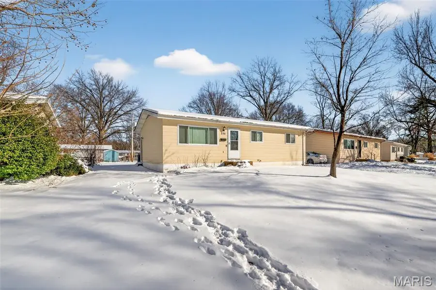 296 Meadowcrest Drive, Saint Louis, MO 63135 - #2