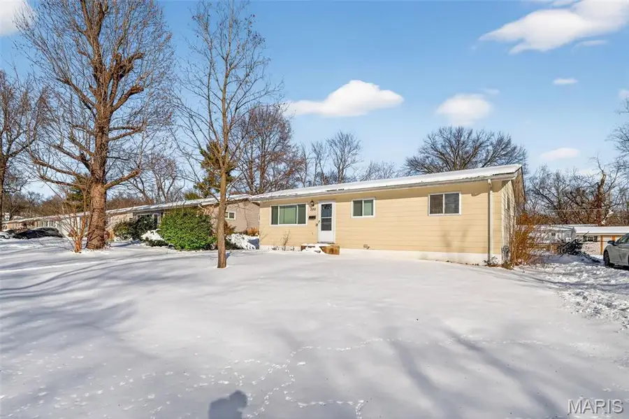 296 Meadowcrest Drive, Saint Louis, MO 63135 - #3