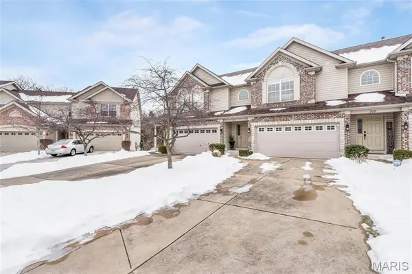 210 Prominence Lane, Lake St Louis, MO 63367