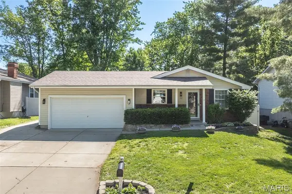 32 Oak Knoll Drive, St Peters, MO 63376
