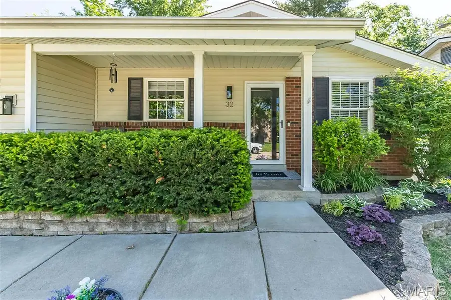 32 Oak Knoll Drive, Saint Peters, MO 63376 - #2