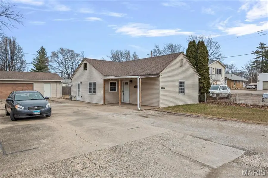 2169 North Grand Avenue, Grandview, IL 62702 - #3