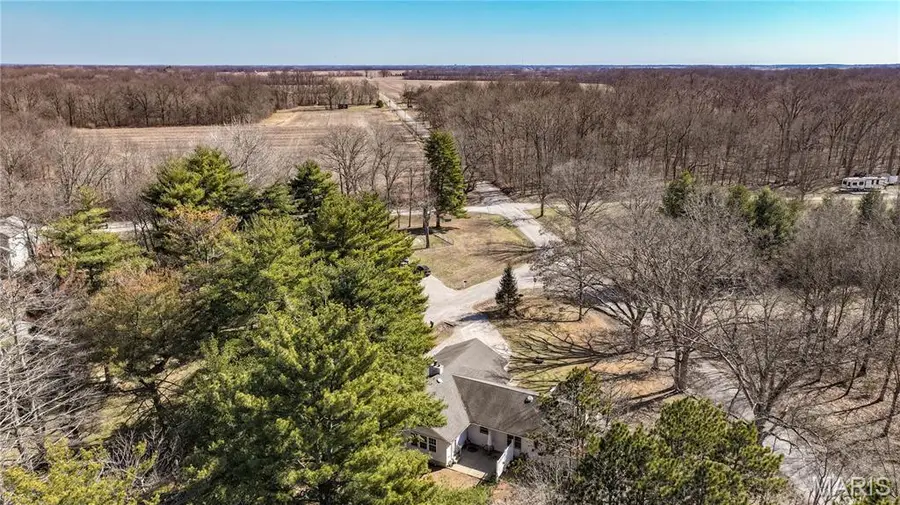 1327 Deer Creek Road, Greenville, IL 62246 - #2