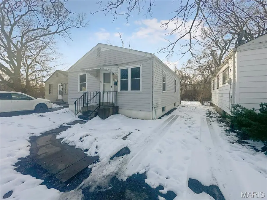 915 Maurice Avenue, Ferguson, MO 63135 - #2