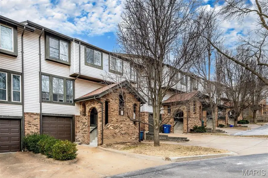 2317 Driftwood Place, Maryland Heights, MO 63146 - Image #2