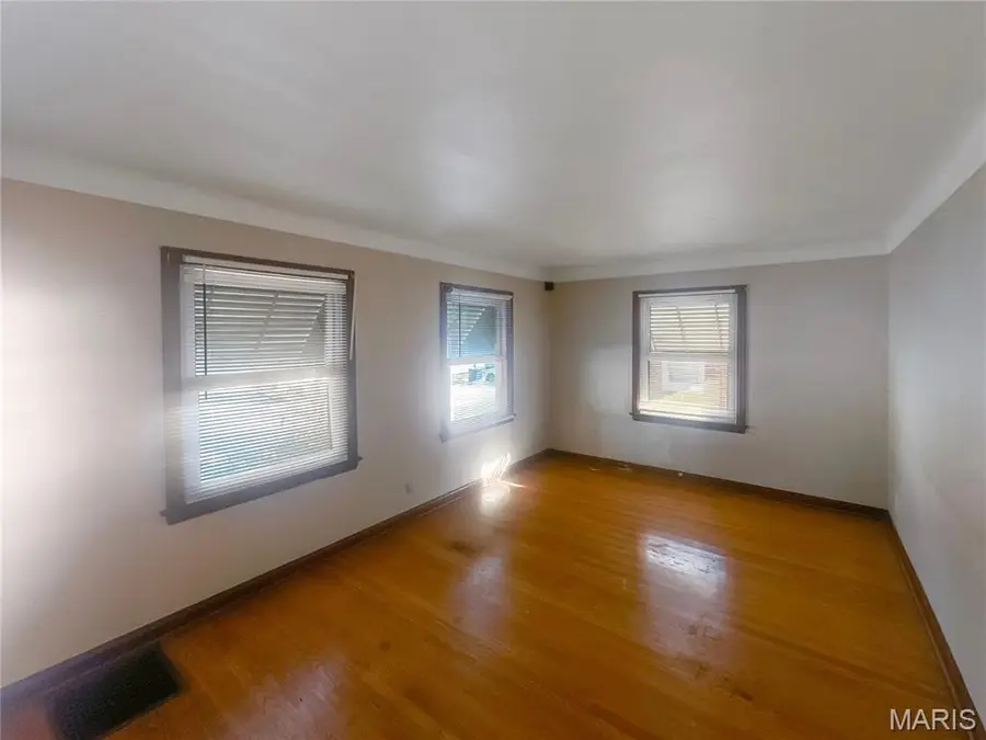 237 S Barat Avenue, Ferguson, MO 63135 - #3