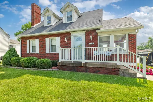 1201 Milton Road, Alton, IL 62002