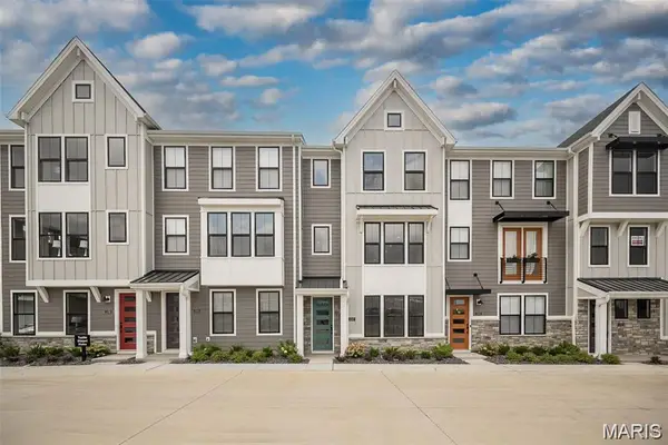 1347 W Gateway Heights W, Richmond Heights, MO 63144