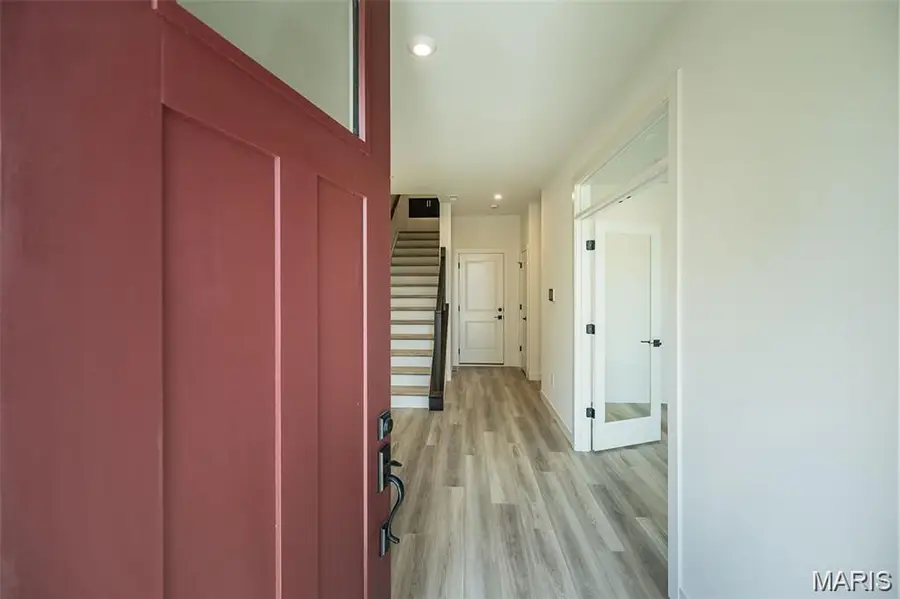 8975 Eager Road, Saint Louis, MO 63144 - Image #3